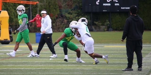 Oregon's Bo Nix hosts nearly 500 at youth football camp in Eugene