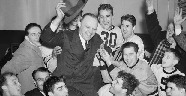 Chicago Bears blow out Washington 73-0 in 1940 to win NFL title in