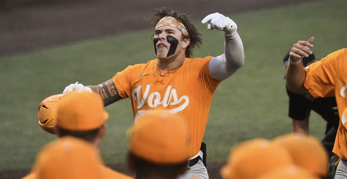 Tennessee baseball one win away from Super Regional after 12-7 win