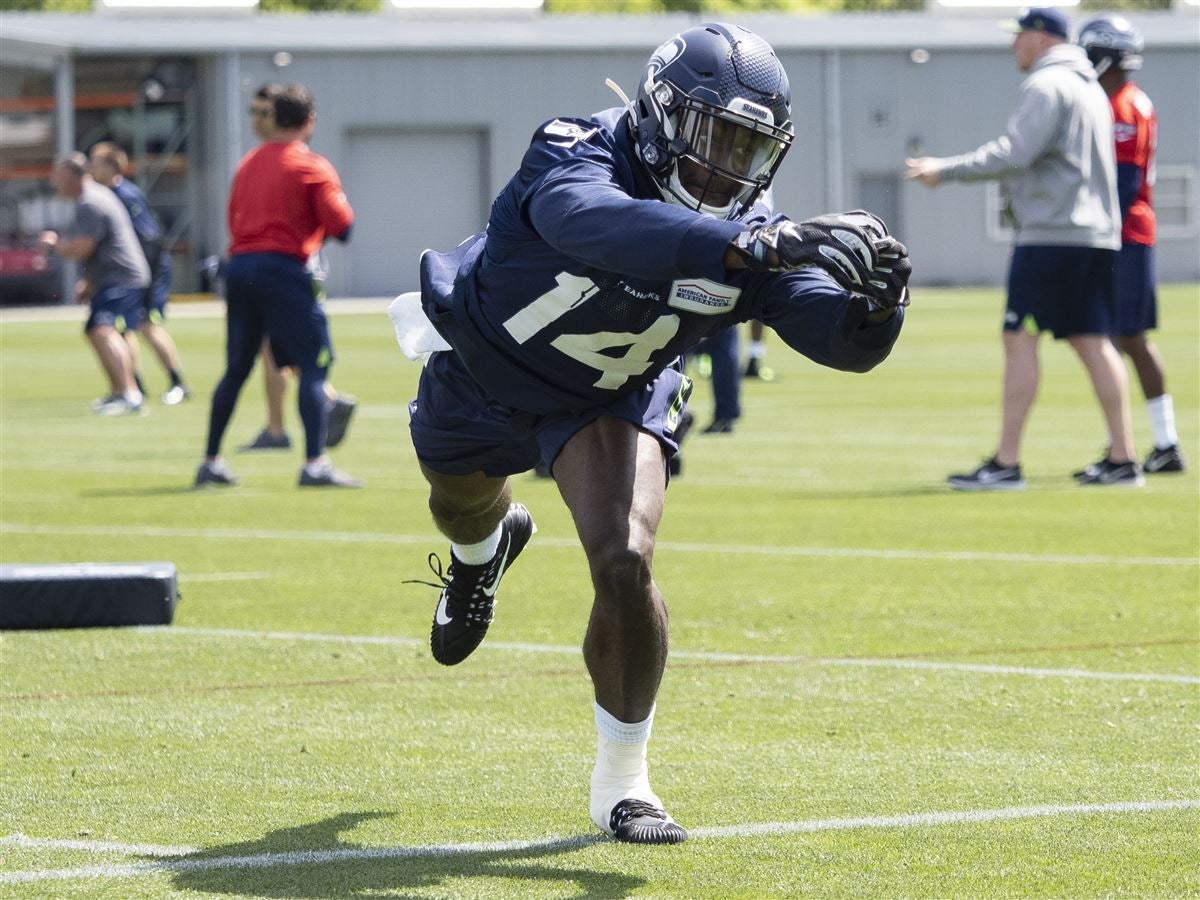 VIDEO: DK Metcalf and Pete Carroll Took Off Shirts at Combine Meeting