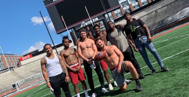Wsu Pro Day Key Storylines As 14 Cougs Look To Shine Wednesday