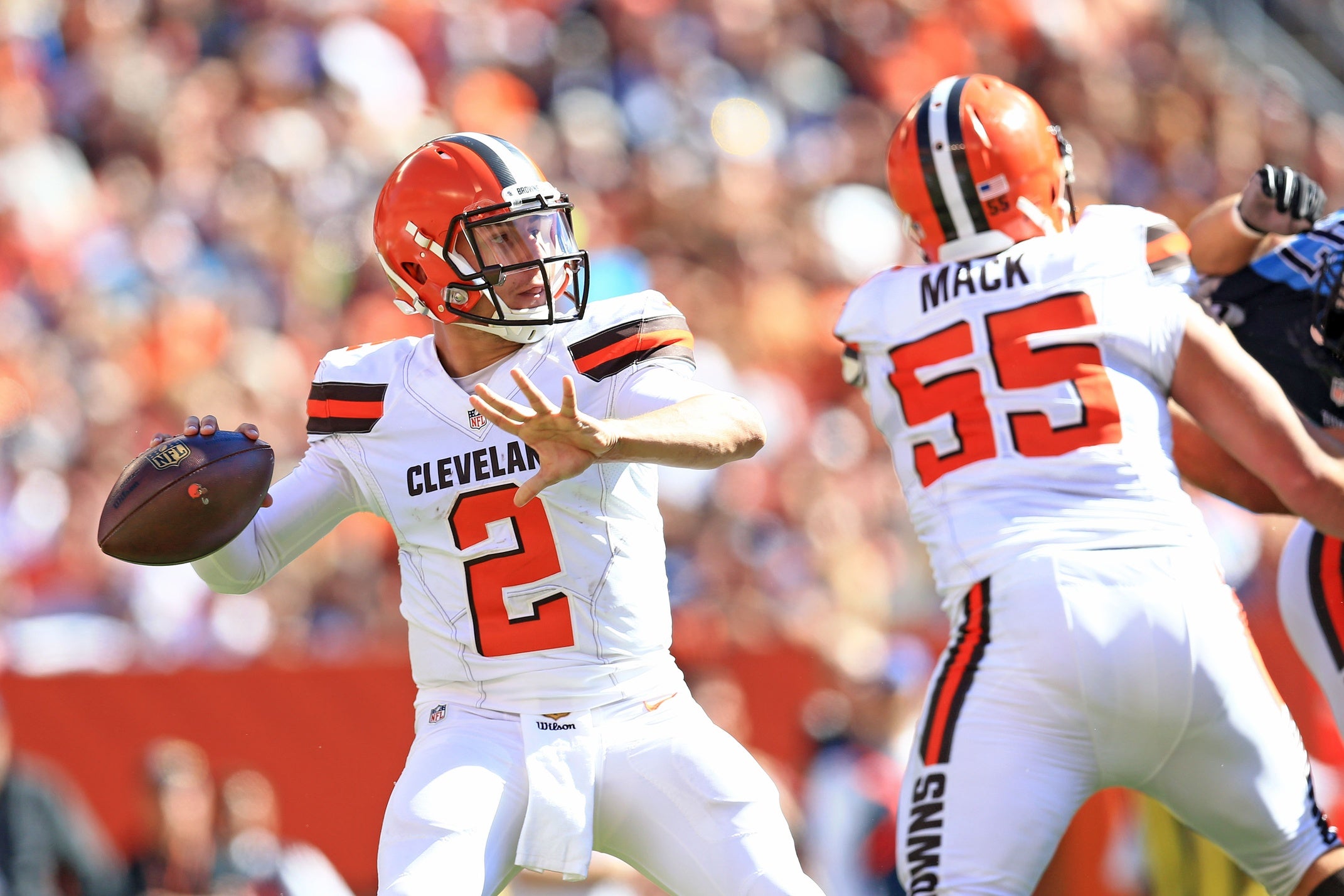 Manziel's 2 TD passes lift Browns over Mariota, Titans 28-14