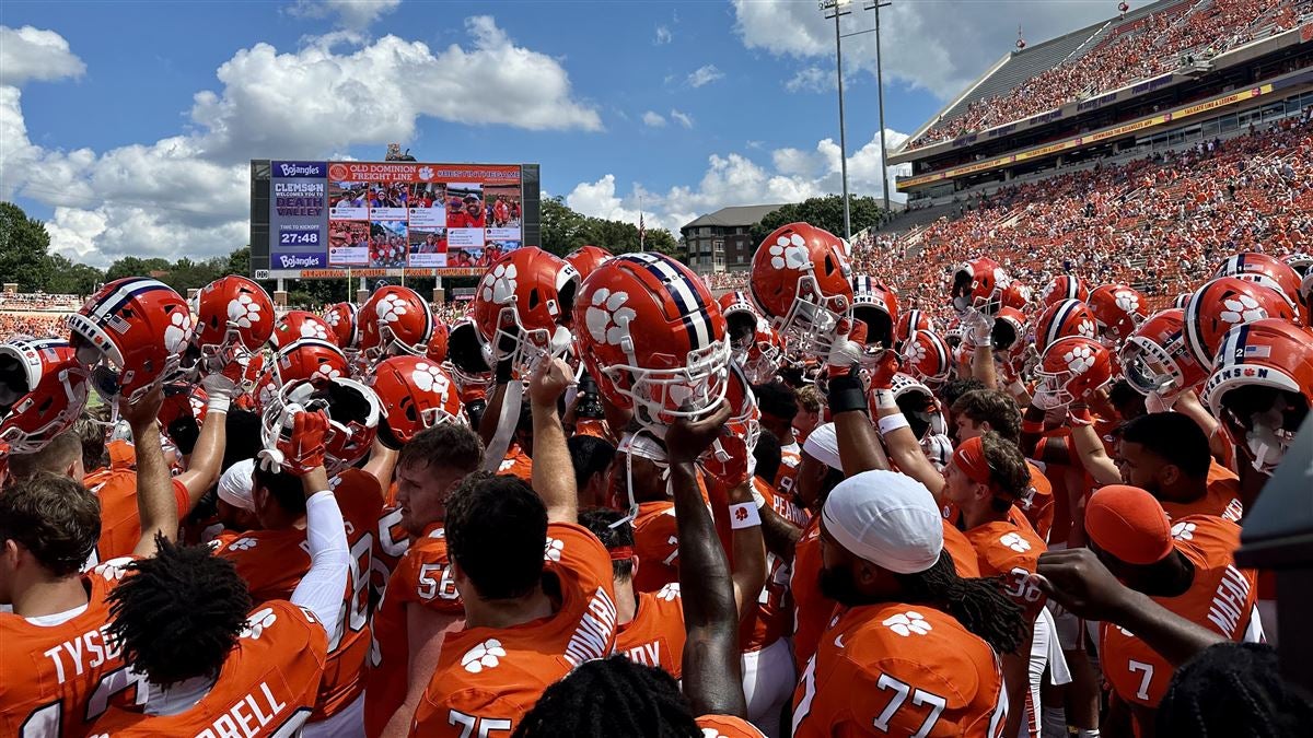 Green team dominates orange in scrimmage - Florida A&M