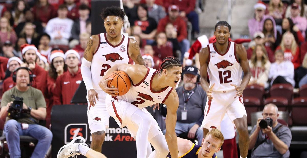 Arkansas Holds on for 69-66 Victory Over Lipscomb