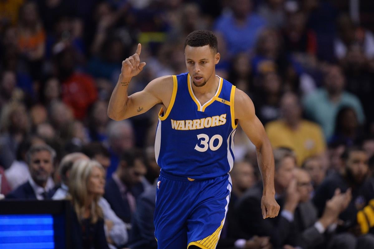 Steph Curry Passes Ray Allen For 5th Most 3's In A Single Season