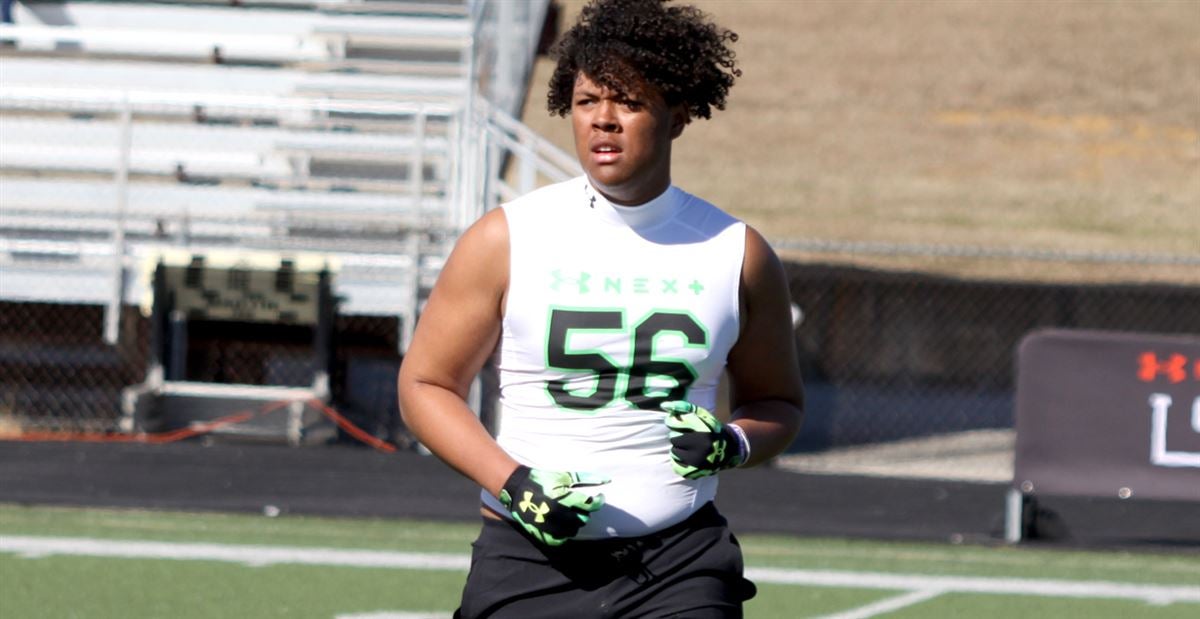 Texas offensive lineman Makai Saina locks in USC official visit