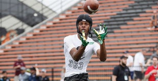 2019 WR commit Mosley goes from recruit to recruiter 2019 WR commit Mosley goes from recruit to recruiter