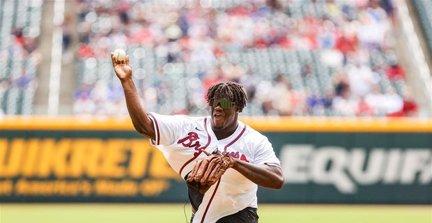 Jordan Davis Throwing Out Opening Pitch At Braces Games