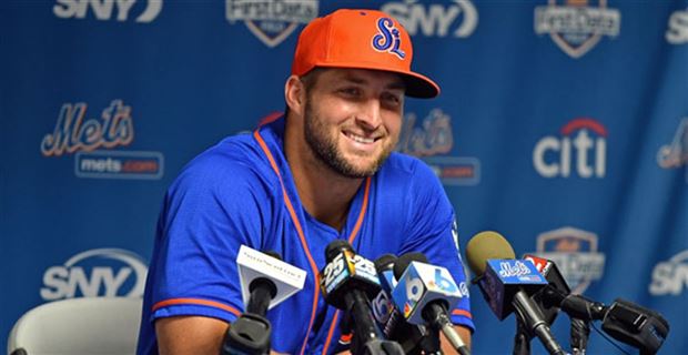 Tim Tebow speaks to Auburn ahead of their season opener vs. Umass