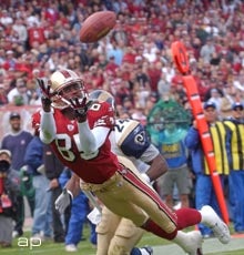 Brandon Lloyd of the Washington Redskins motions to an official News  Photo - Getty Images