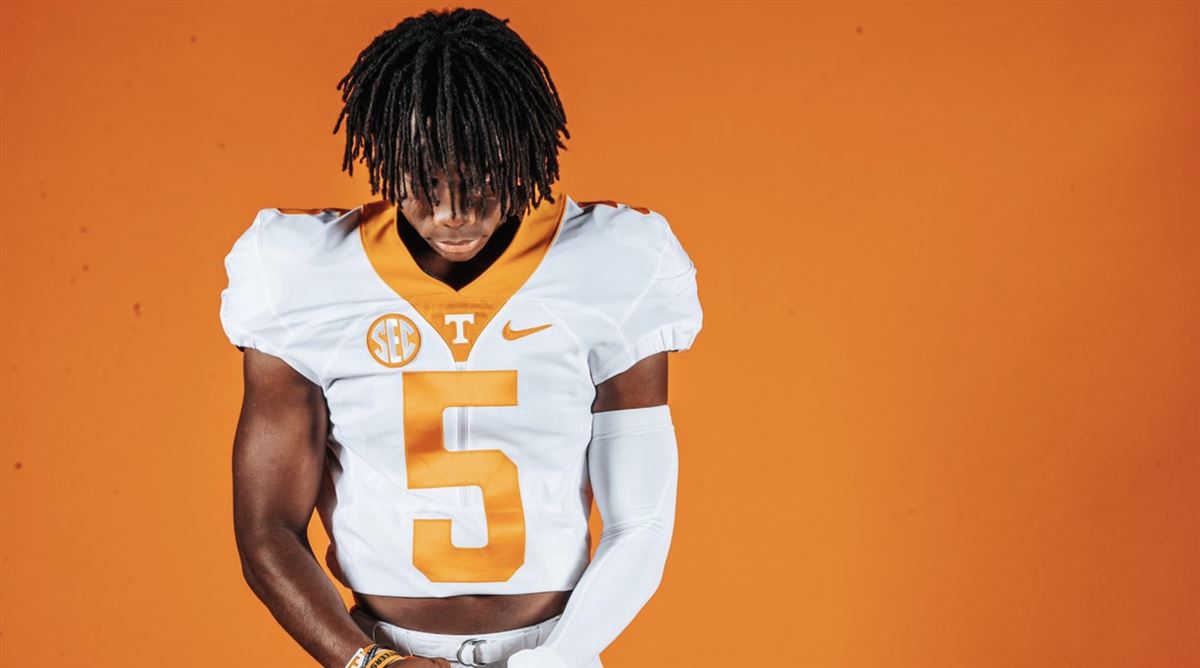 Nashville receiver makes it official with Tennessee - Vimarsana News