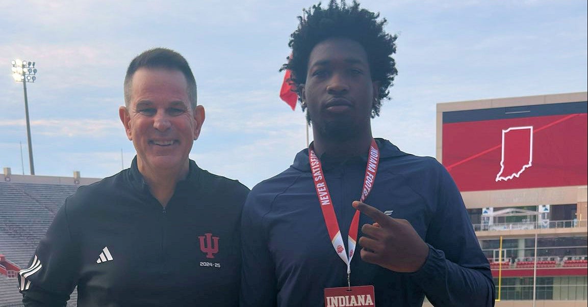 Michigan EDGE Myles Smith makes the call for Indiana