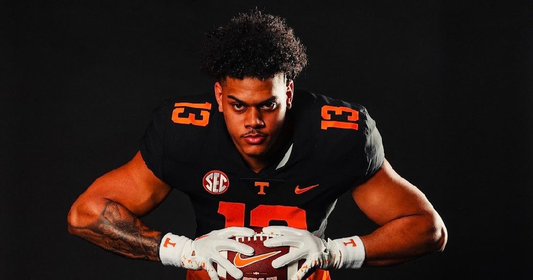 Top transfer TE commits to Tennessee