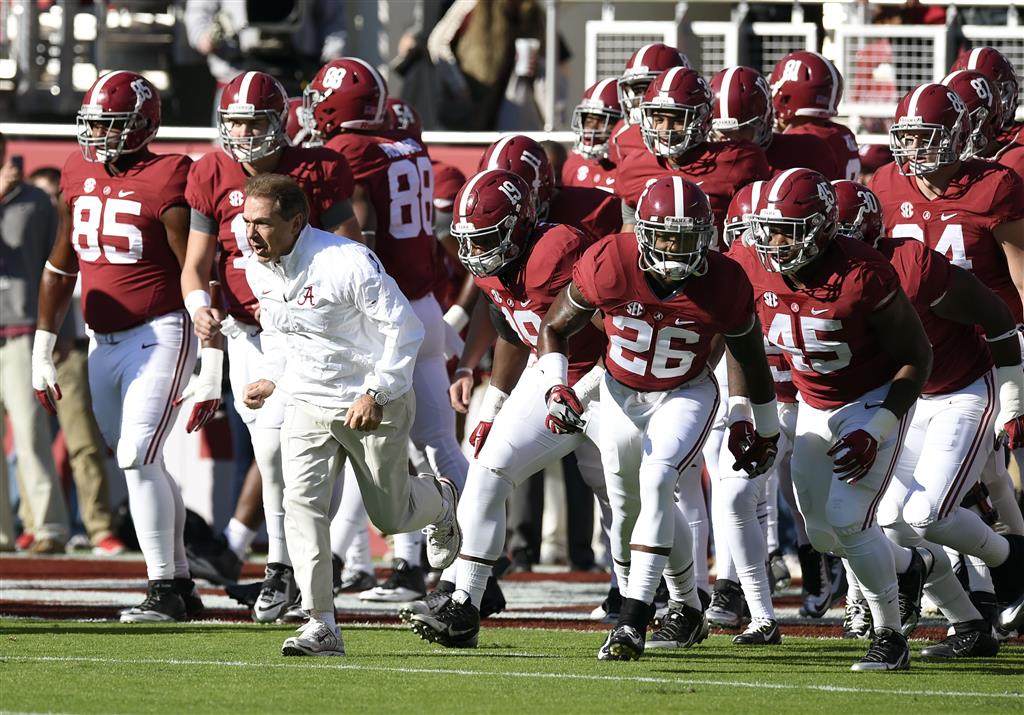 Video Alabama fan surprises dad with Sugar Bowl tickets