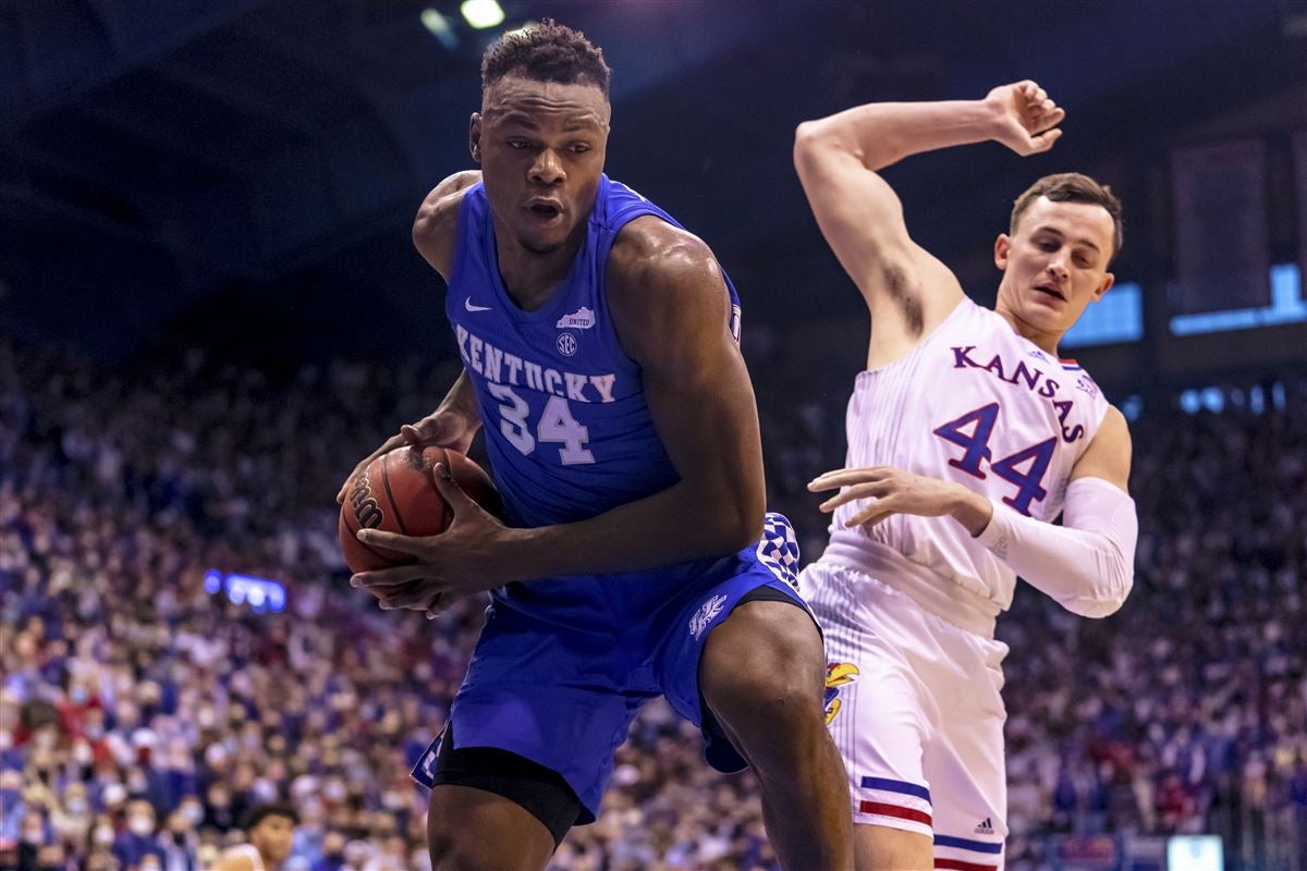 UK's Tshiebwe earns more national honors: Oscar Robertson Trophy; AP Player  of the Year