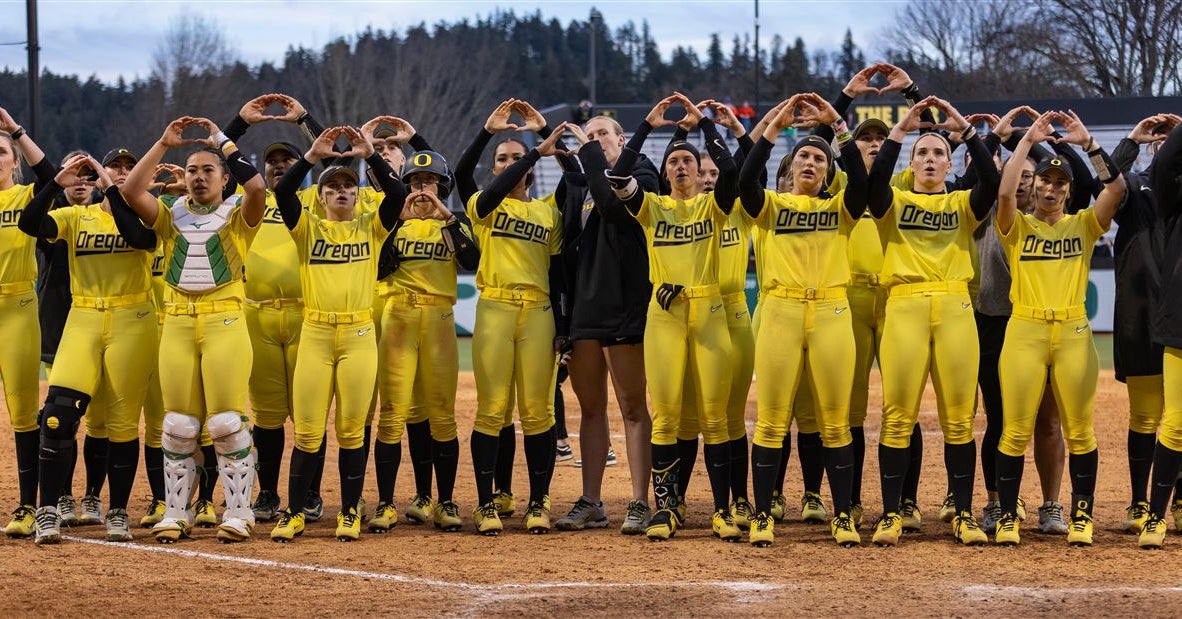 Oregon softball closes out senior day with comeback victory