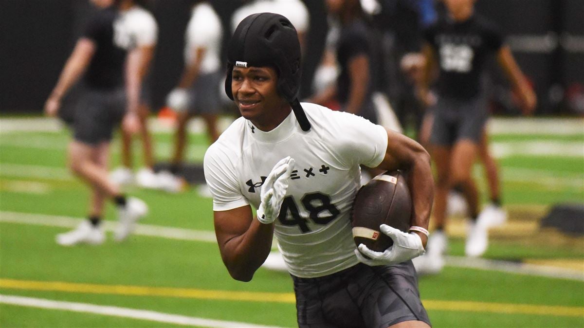 Top247 WR Travis Smith Jr. talks OU offer, wideout alums & more: 'Their ...