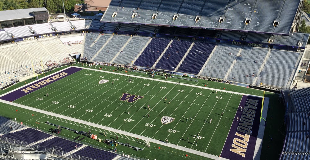 how many can fit in husky stadium