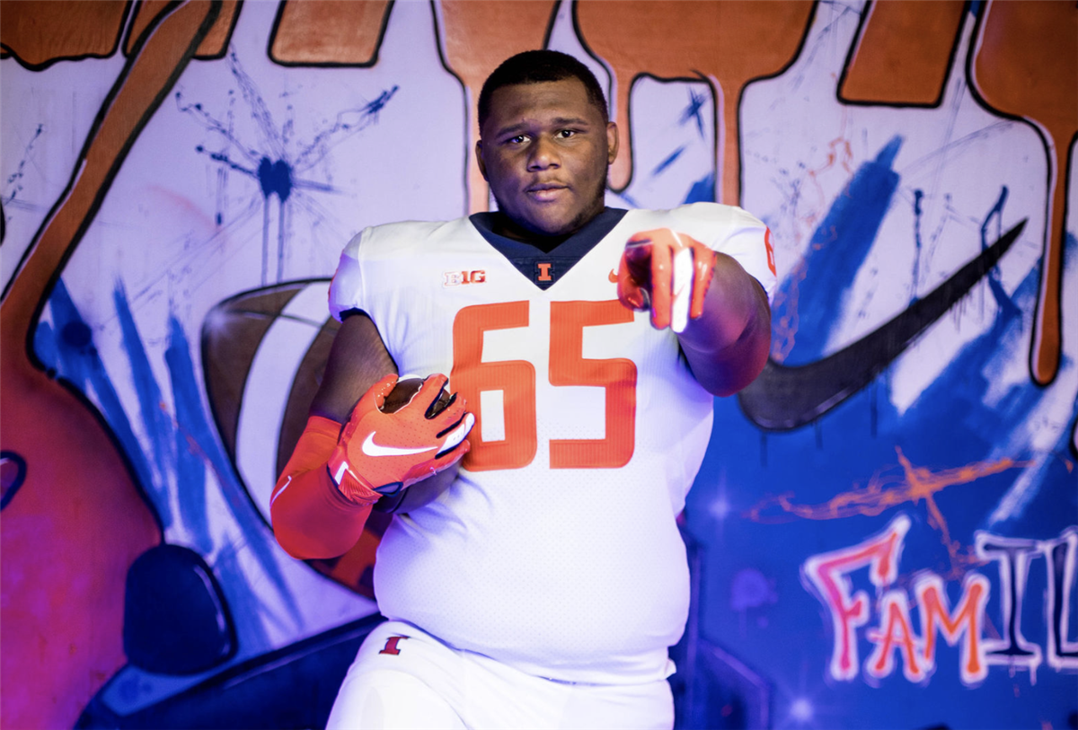 Illini Football  Dezmond Schuster Signs 