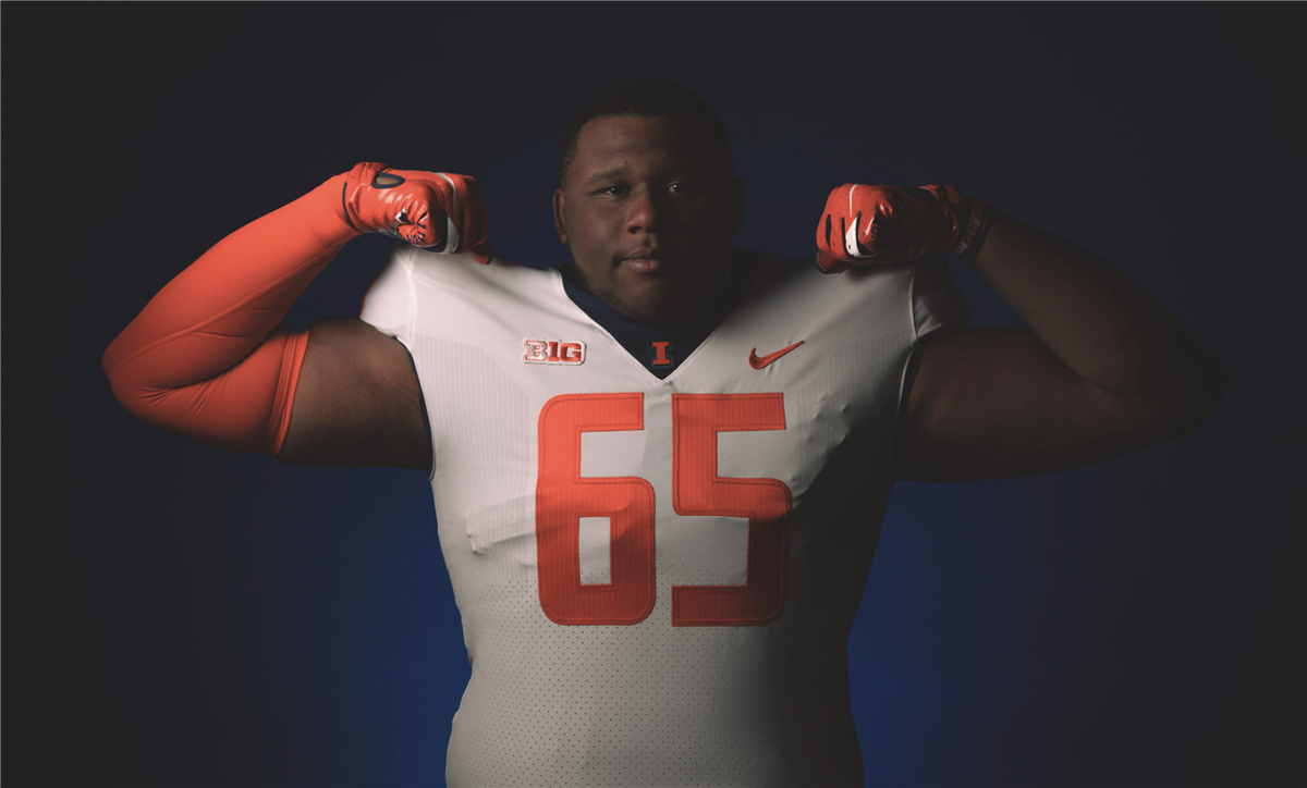 Illini Football  Dezmond Schuster Signs 