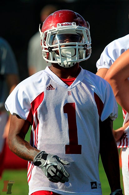 Cleveland Browns wide receiver Shane Wynn catches a pass during practice at  the NFL football team's training camp Monday, Aug. 10, 2015, in Berea,  Ohio. (AP Photo/Tony Dejak Stock Photo - Alamy