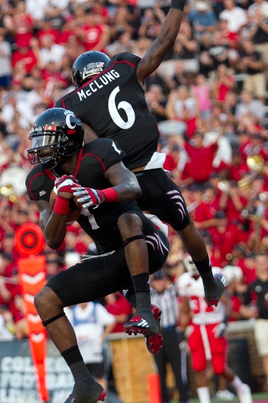 Nov. 16, 2013 - Piscataway, New Jersey, U.S - November 16, 2013: Cincinnati  Bearcats wide receiver Anthony McClung (6) holds the ball during the game  between Cincinnati Bearcats and Rutgers Scarlet Knights