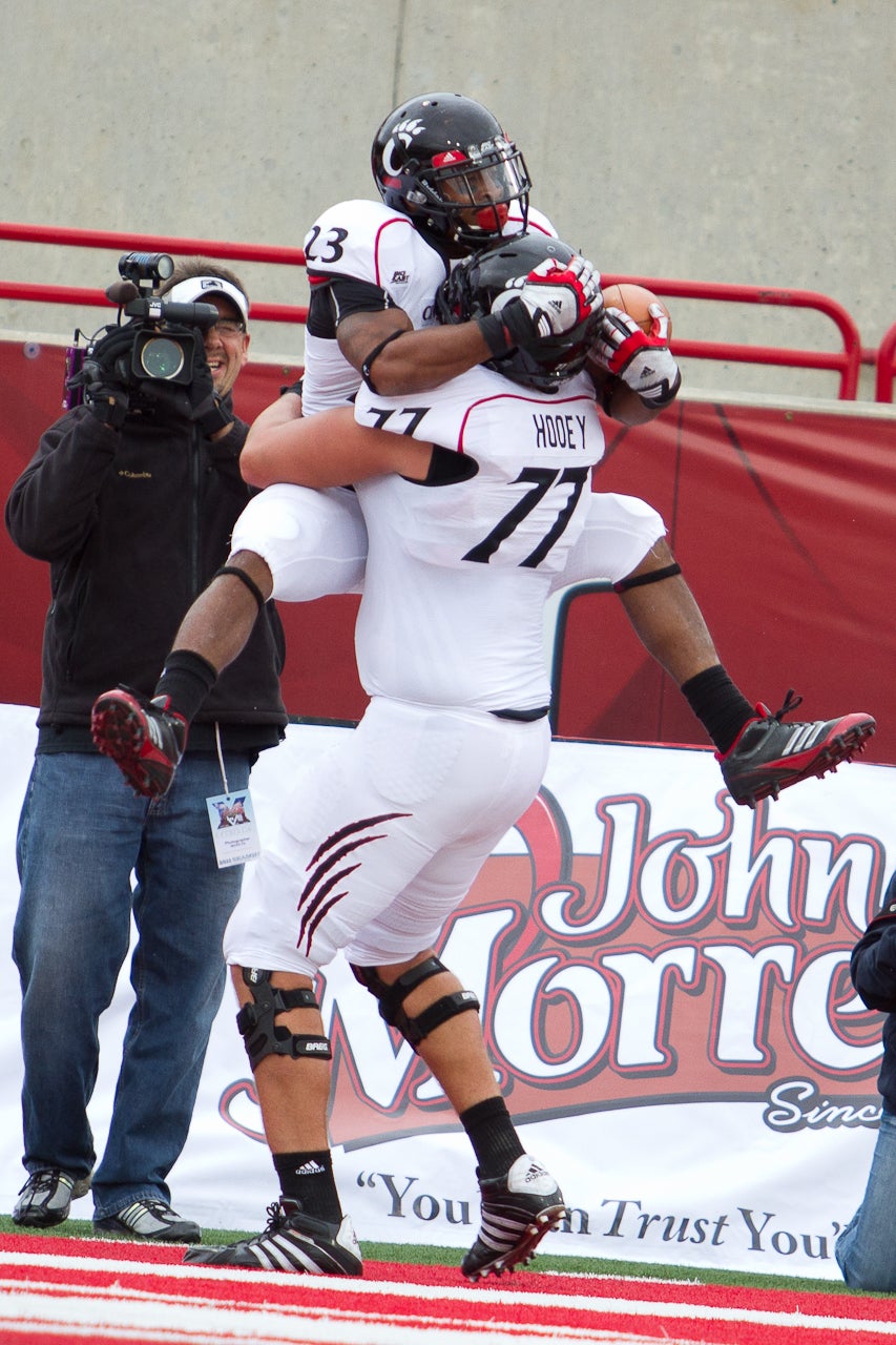 Isaiah Pead, former UC Bearcats star running back, visits Miami Dolphins