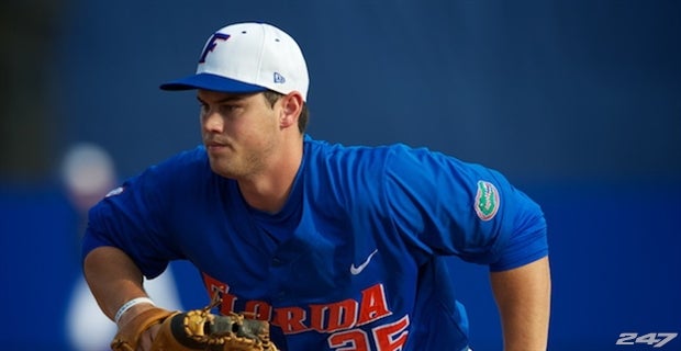 Former UF baseball player Preston Tucker goes yard