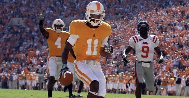 Tennessee Football Drops New Smokey Grey Throwback Uniforms