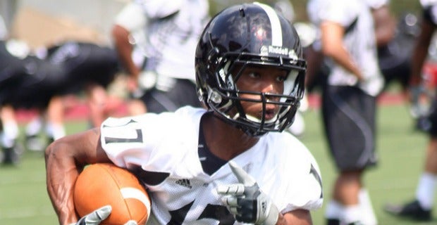 Nov. 16, 2013 - Piscataway, New Jersey, U.S - November 16, 2013: Cincinnati  Bearcats wide receiver Anthony McClung (6) holds the ball during the game  between Cincinnati Bearcats and Rutgers Scarlet Knights